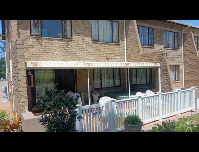 3 BEDROOM APARTMENT FOR SALE IN UVONGO BEACH